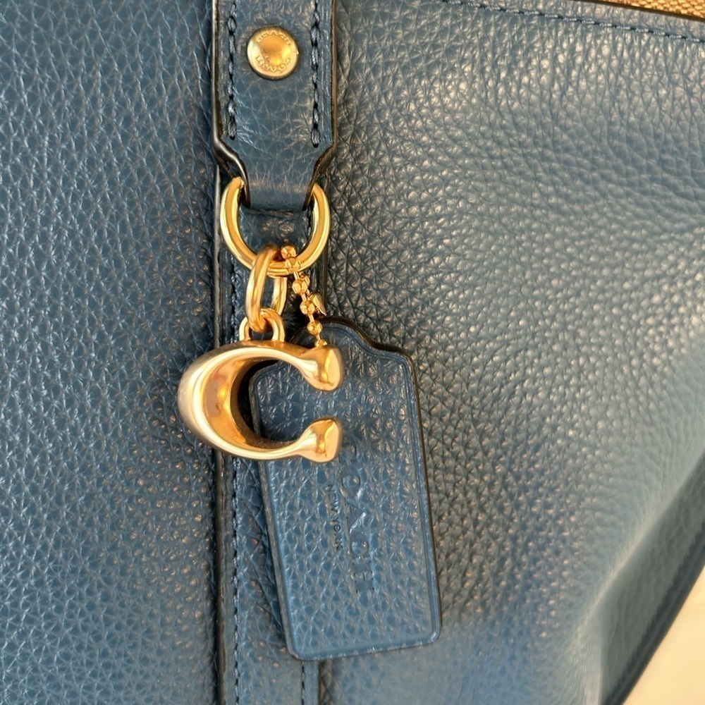 Coach NWT Large Tote Pebble Leather and Signature Print at Top Zippered Opening - Picture 2 of 14